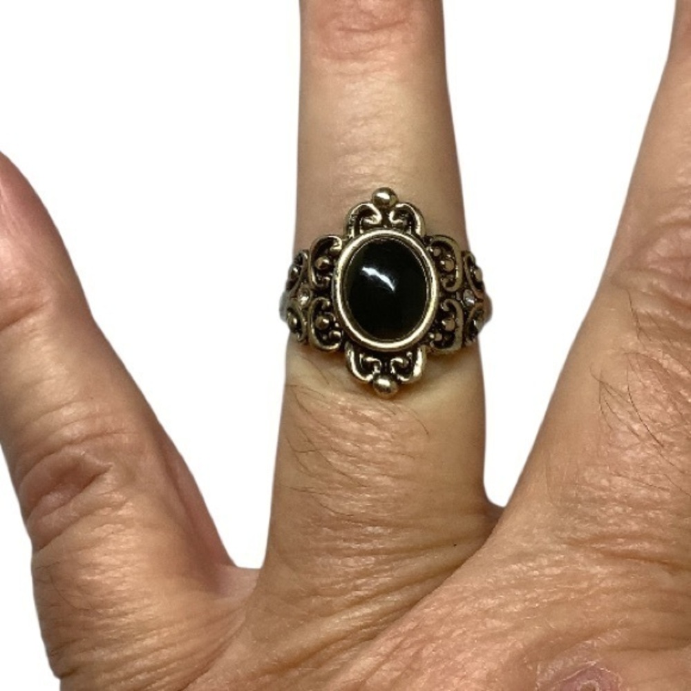 Vintage Black & Gold Tone Ring